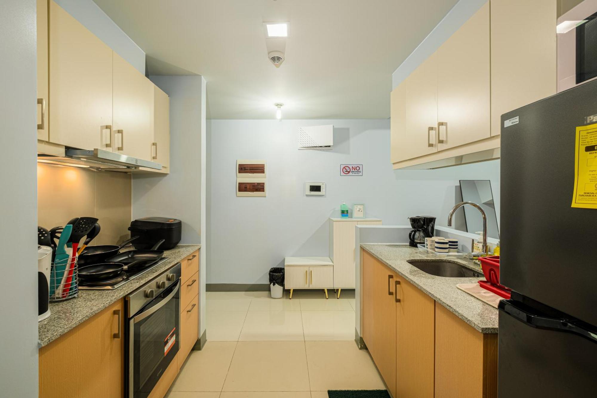 Apartment Bgc 2br Uptown Parksuites With Balcony And Bathtub