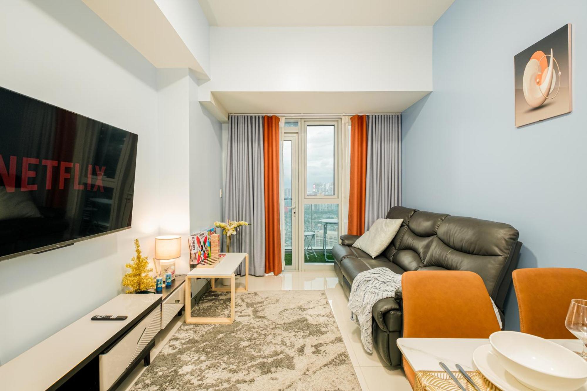 Bgc 2br Uptown Parksuites With Balcony And Bathtub *