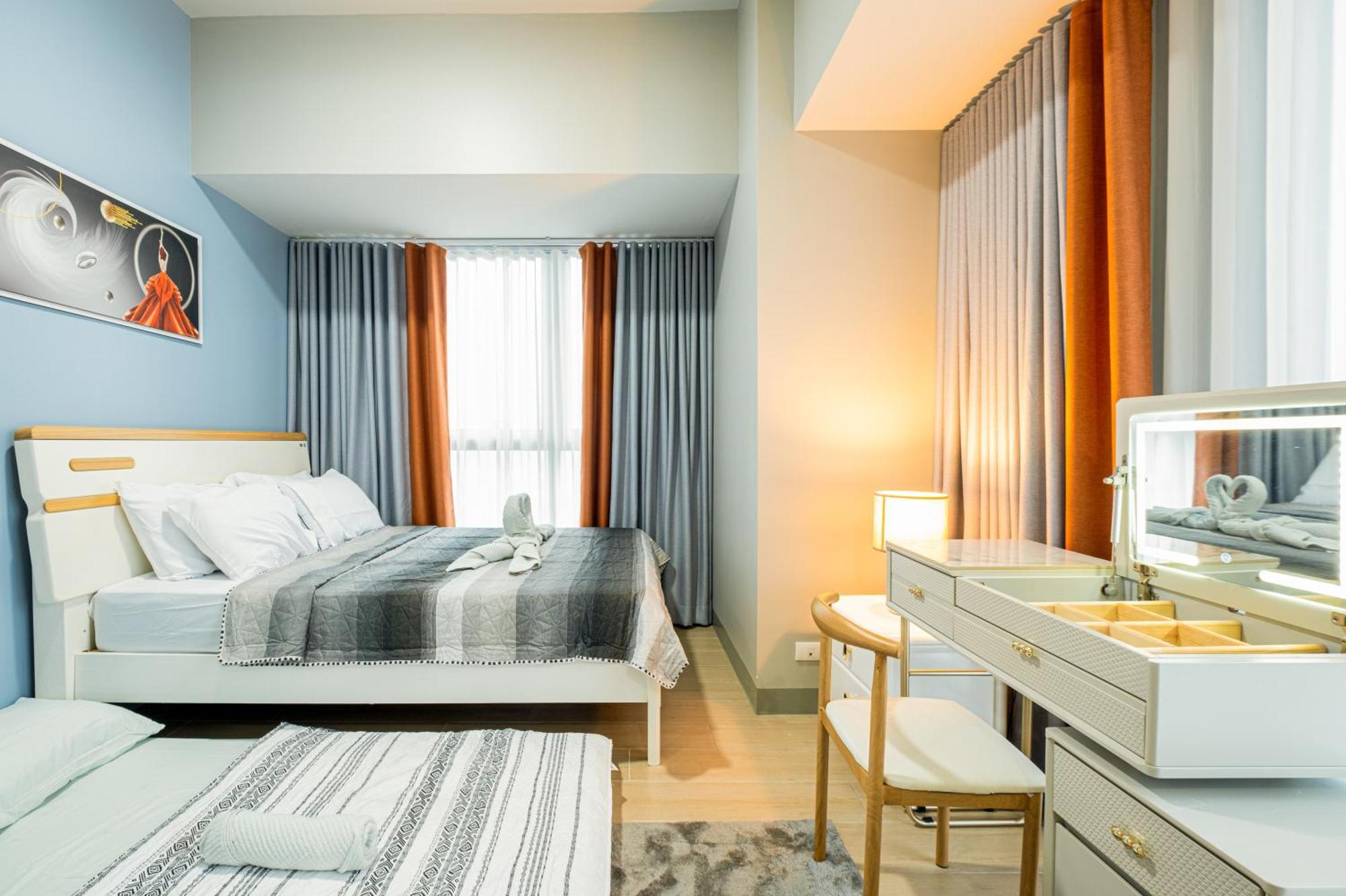 Apartment Bgc 2br Uptown Parksuites With Balcony And Bathtub *