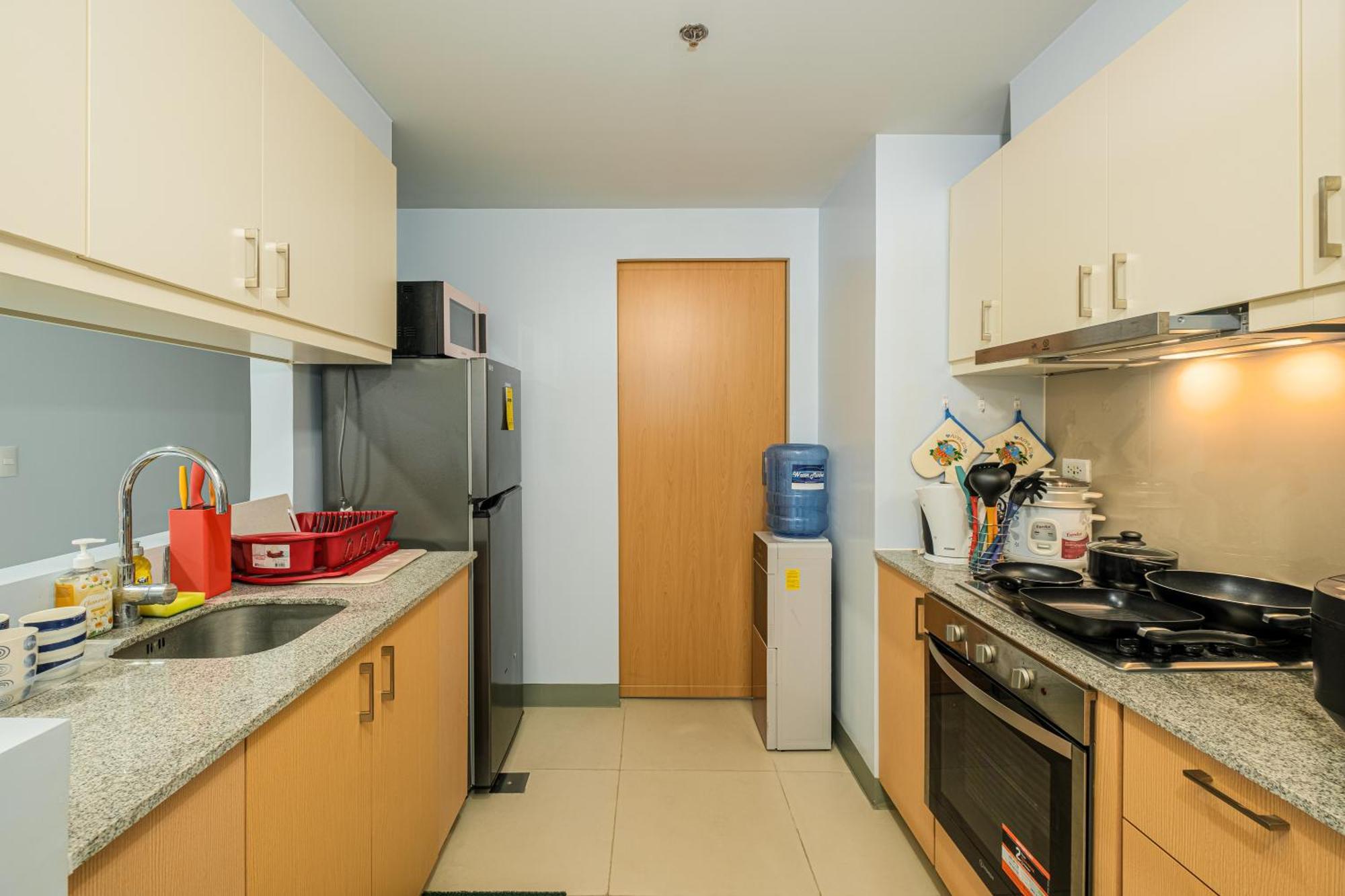 Bgc 2br Uptown Parksuites With Balcony And Bathtub
