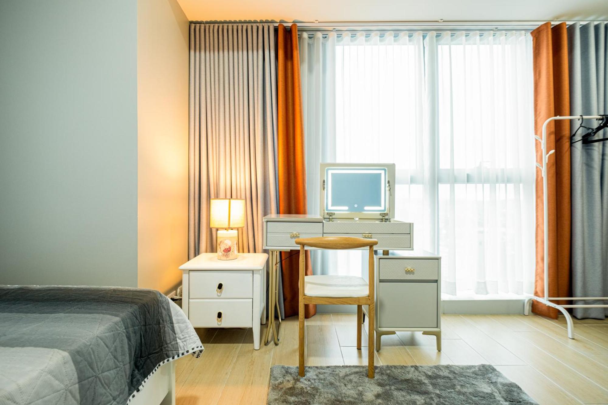 Bgc 2br Uptown Parksuites With Balcony And Bathtub *