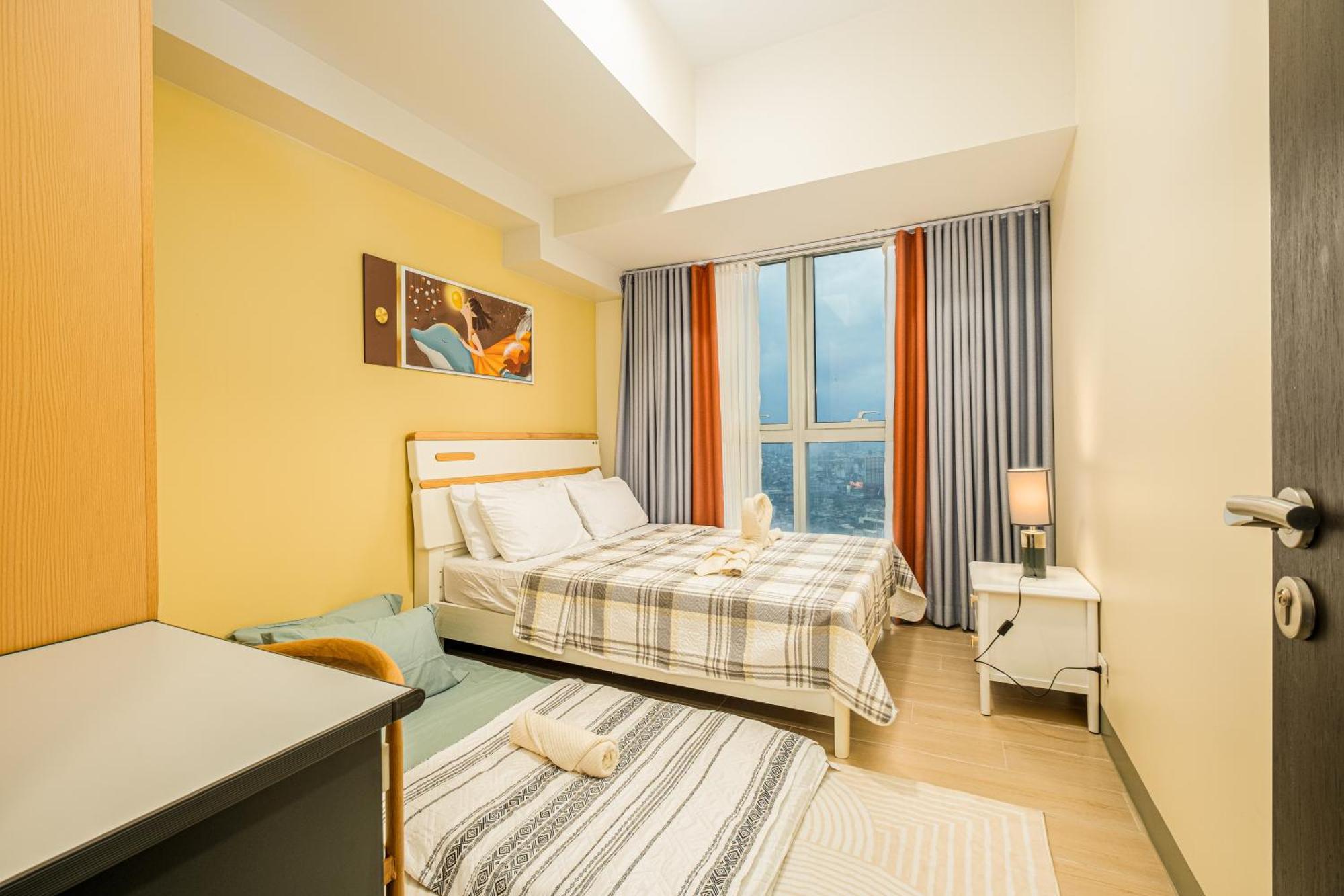 Apartment Bgc 2br Uptown Parksuites With Balcony And Bathtub *
