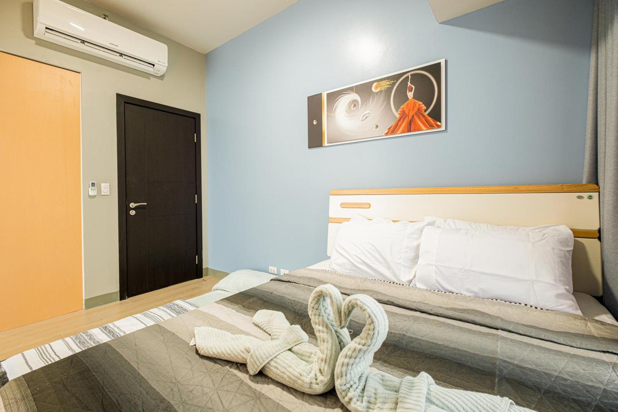 Bgc 2br Uptown Parksuites With Balcony And Bathtub *