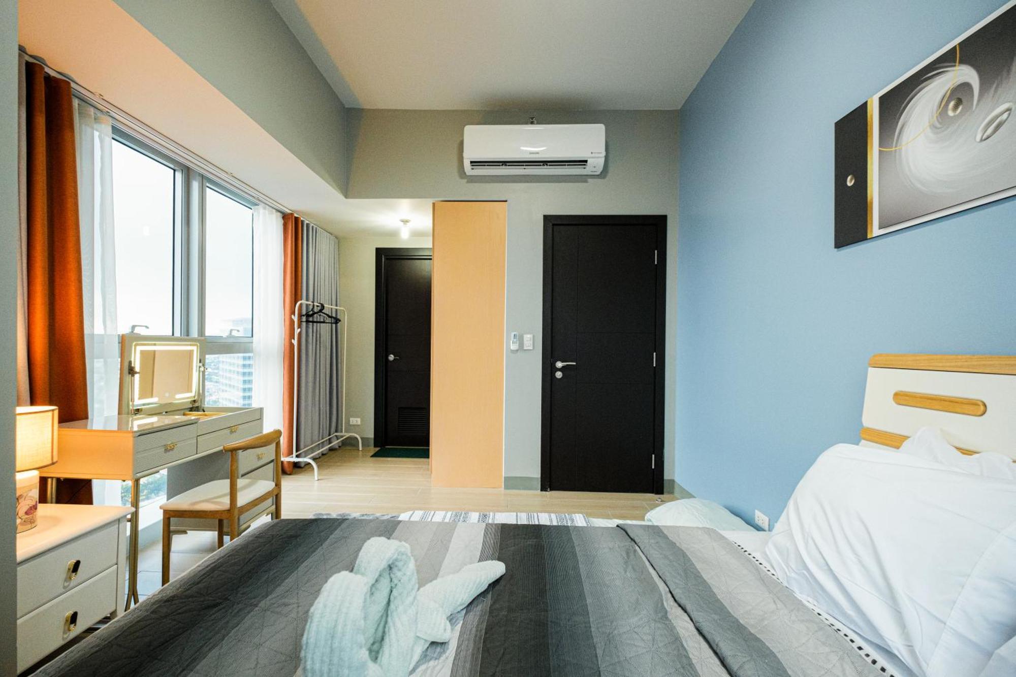 Bgc 2br Uptown Parksuites With Balcony And Bathtub Manila