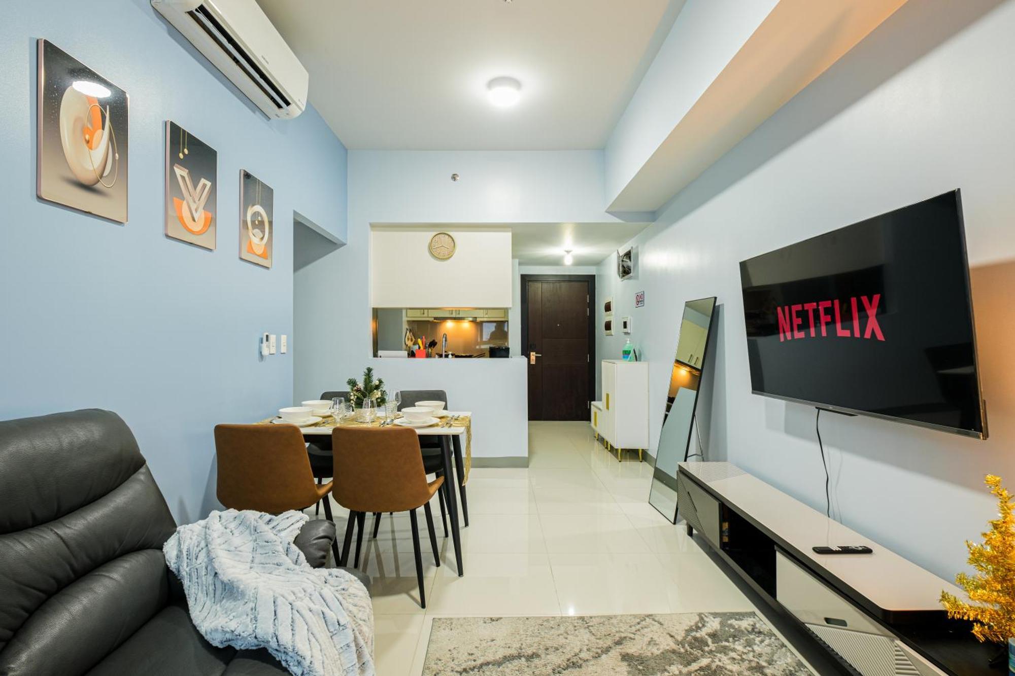 Bgc 2br Uptown Parksuites With Balcony And Bathtub