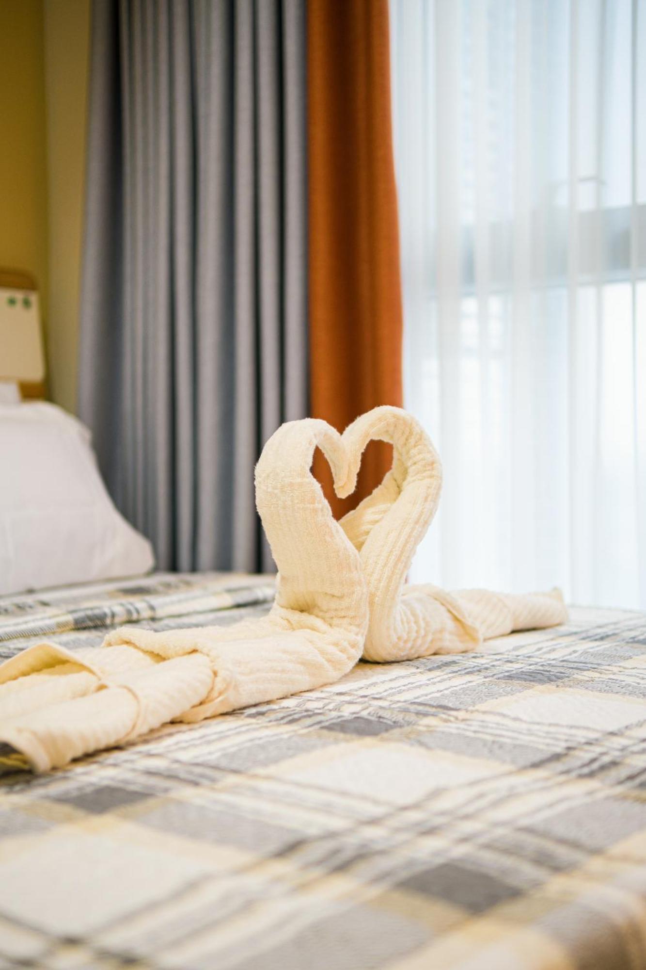 Apartment Bgc 2br Uptown Parksuites With Balcony And Bathtub Manila