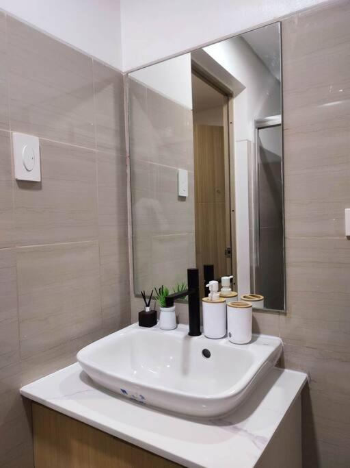 Da Residence-1br In Moa W/ Direct Pool Access Manila