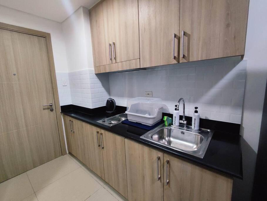 Da Residence-1br In Moa W/ Direct Pool Access Manila