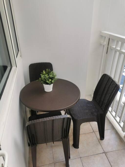 Da Residence-1br In Moa W/ Direct Pool Access *