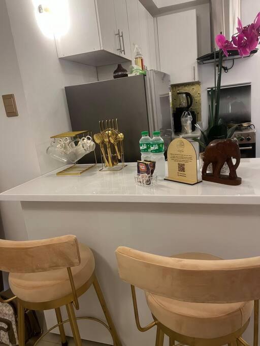 Near Airport Okada Moa W/ 60 Inch Smart Tv Apartment *