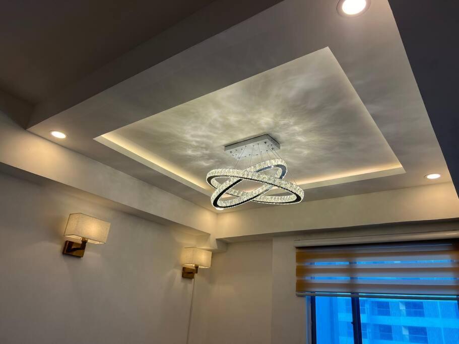 Near Airport Okada Moa W/ 60 Inch Smart Tv *