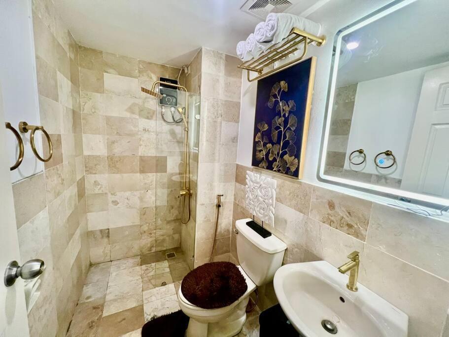 Apartment Near Airport Okada Moa W/ 60 Inch Smart Tv Manila