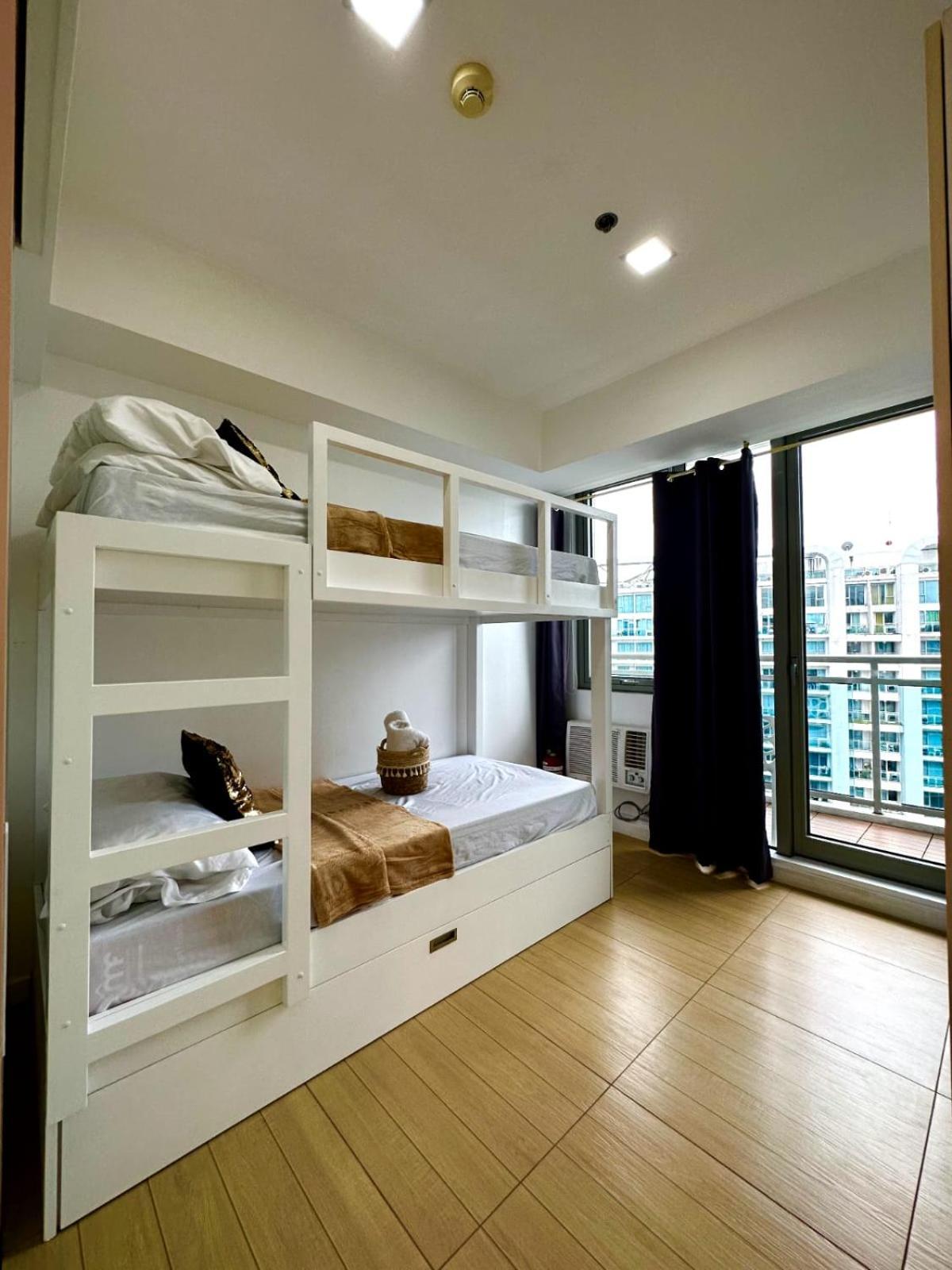 Vissers Crib At Azure Urban Residences Manila