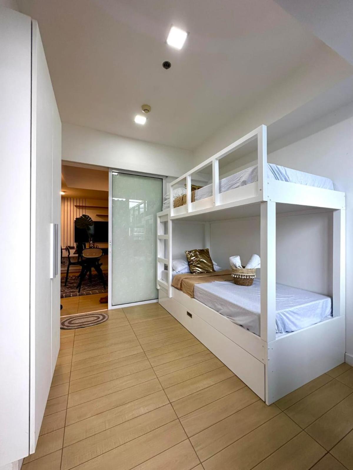 Vissers Crib At Azure Urban Residences Apartment
