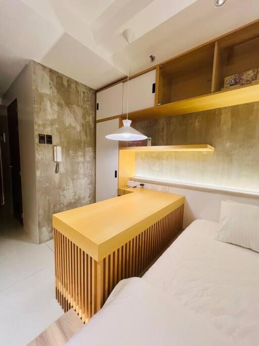 Muji-inspired Condotel At Shore 2 Wifi & Netflix * Manila