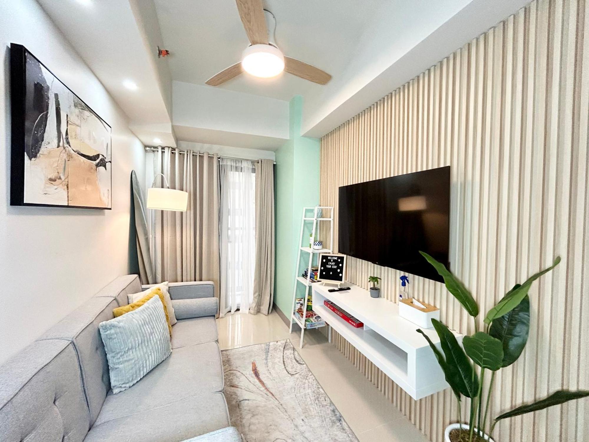 Claysky Staycation 1br Unit Near Moa With Netflix & Disneyplus Apartment
