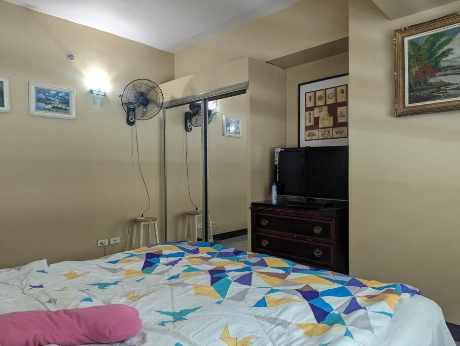 Spacious Unit To In Apartment *