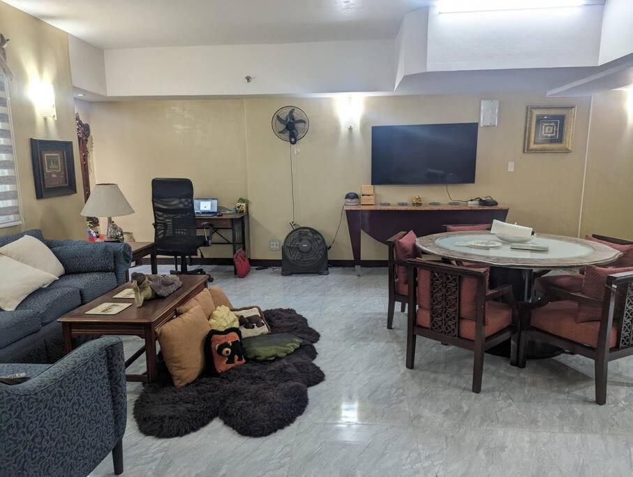 Apartment Spacious Unit To In *