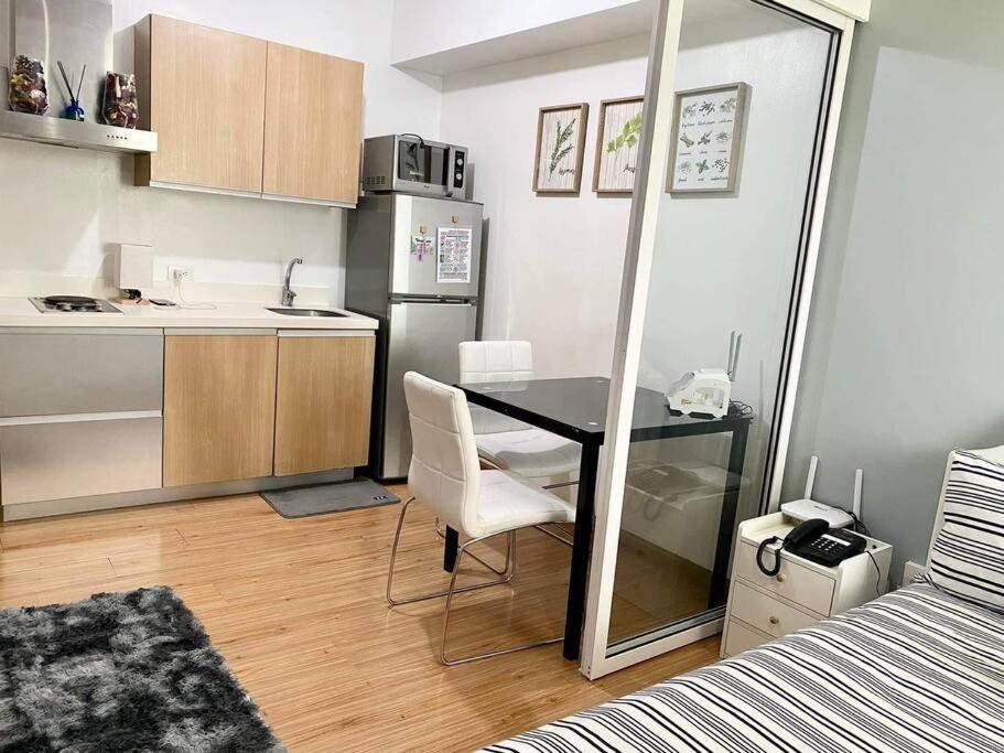 Meljean Staycation Apartment *