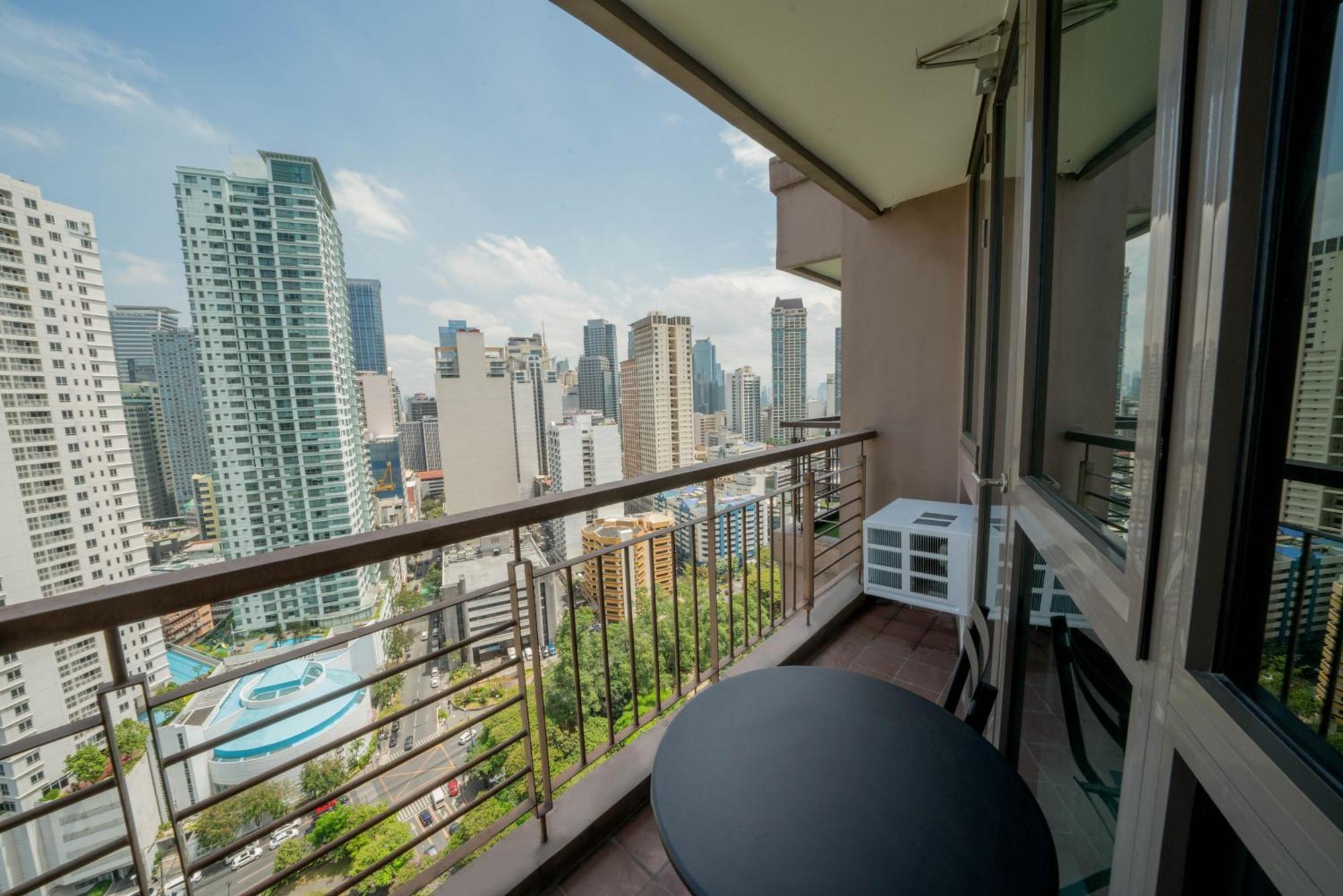 Kl Tower Makati By Ph Staycation Apartment *