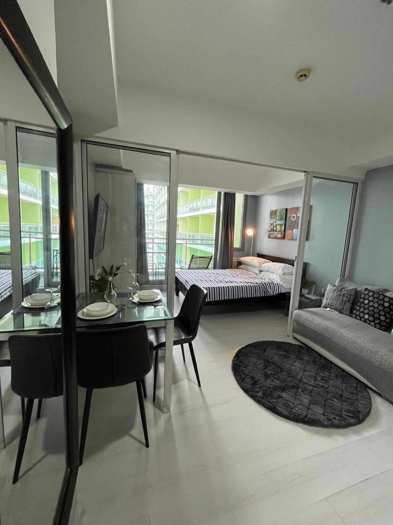 Aparthotel Quelson's Pad In Azure Beach Residences With Wave Pool Access *