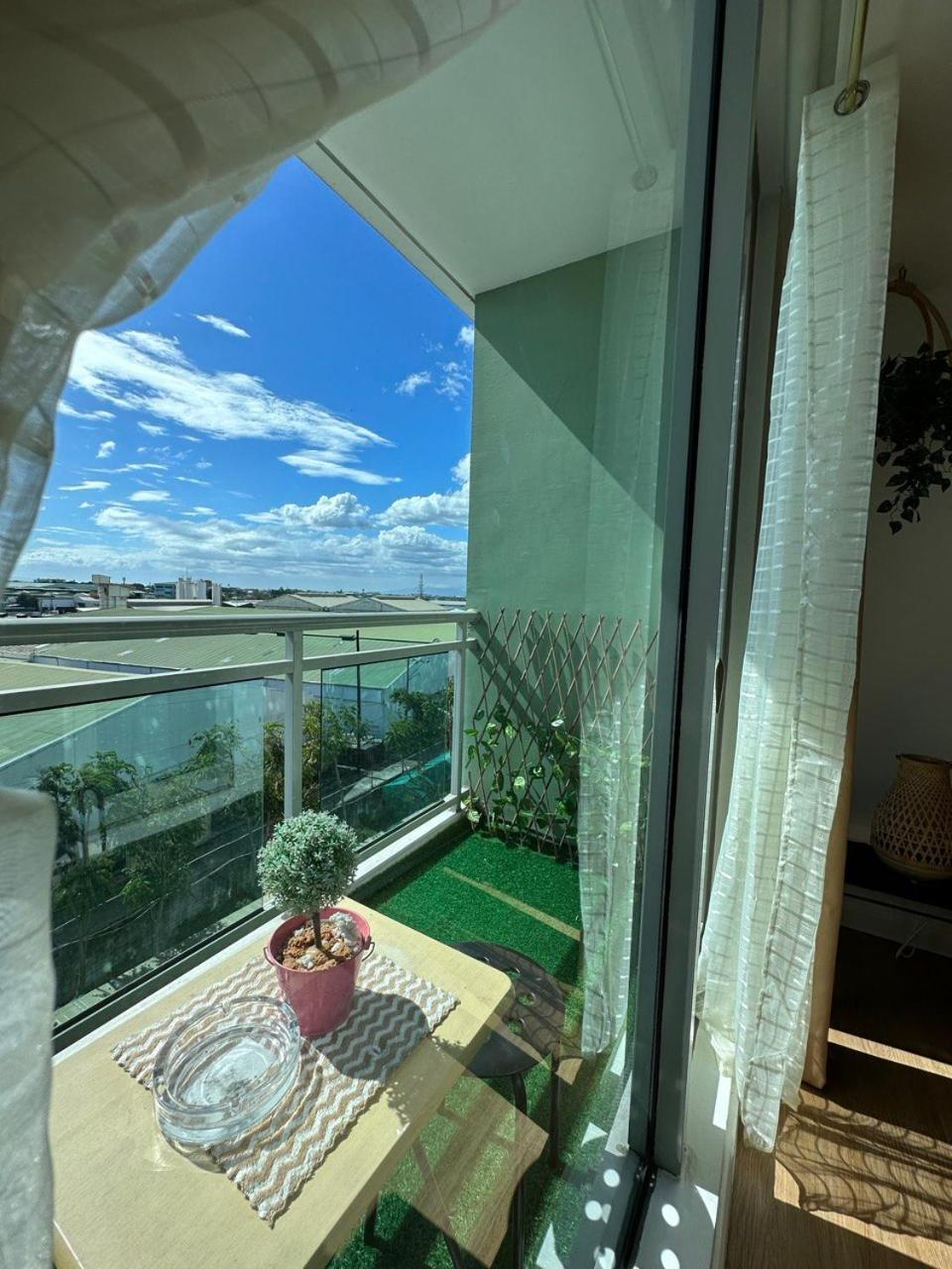 Cozy Nest At Azure Residences