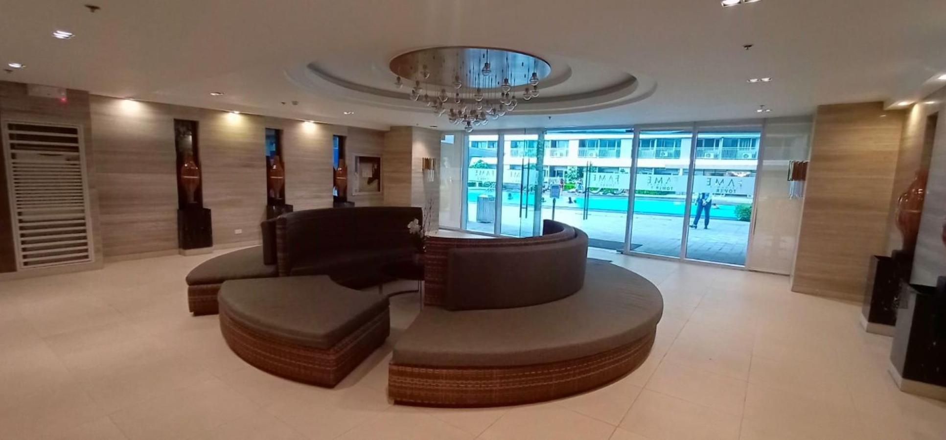 Apartment The Iconic: Comfortable Living By Awsom Phil