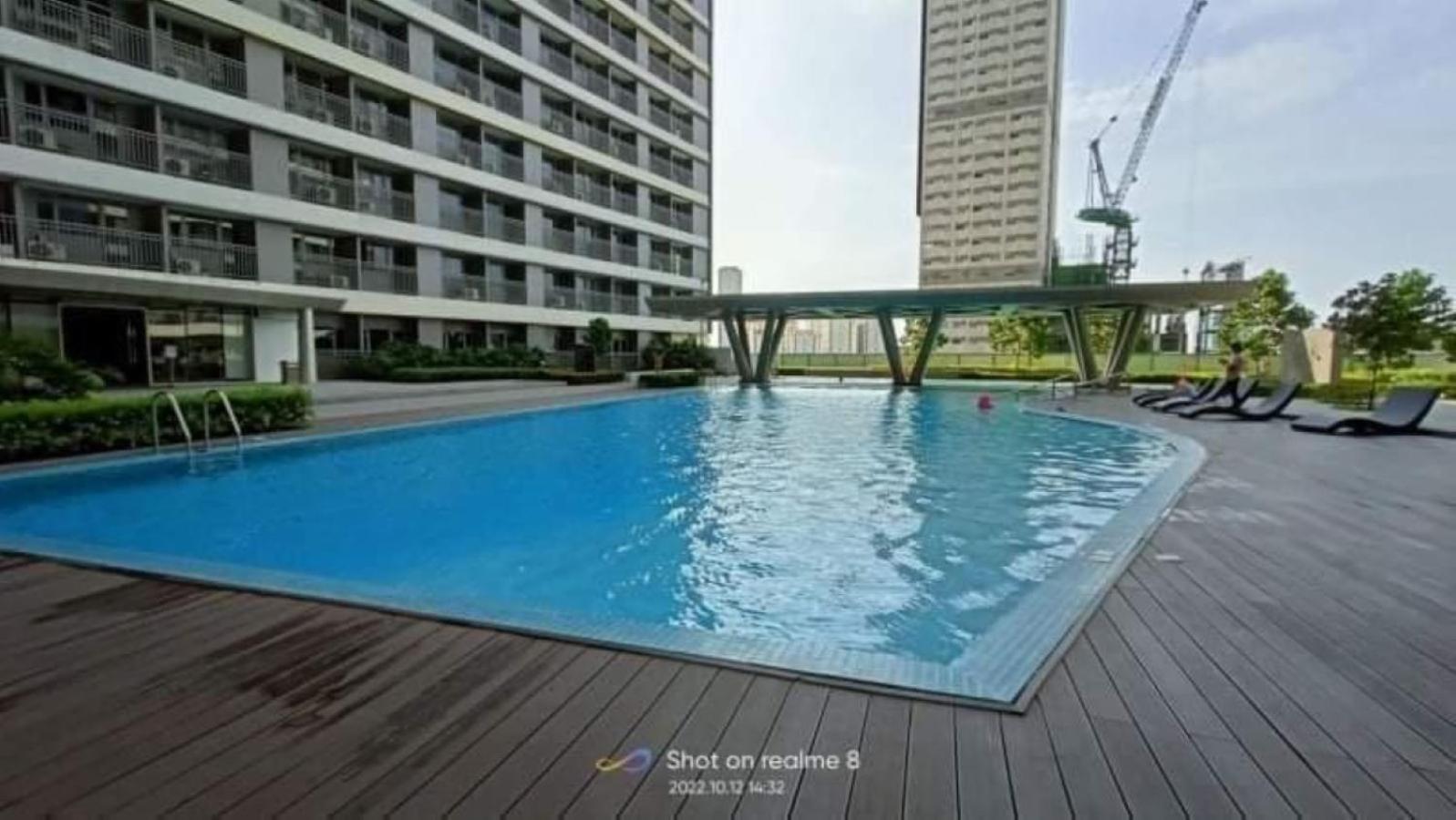 The Iconic: Comfortable Living By Awsom Phil Apartment *