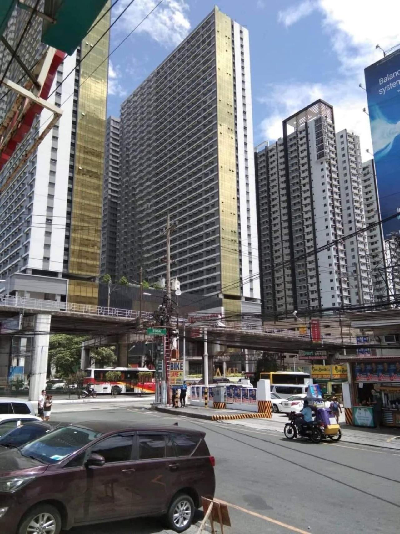The Iconic: Comfortable Living By Awsom Phil Apartment
