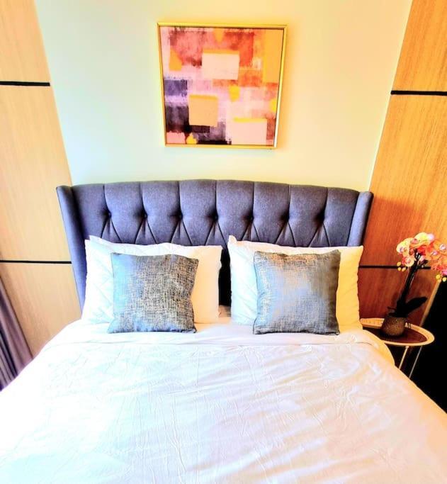 Center Makati Near Ayala Avenue, Smart Tv, Wifi Apartment *