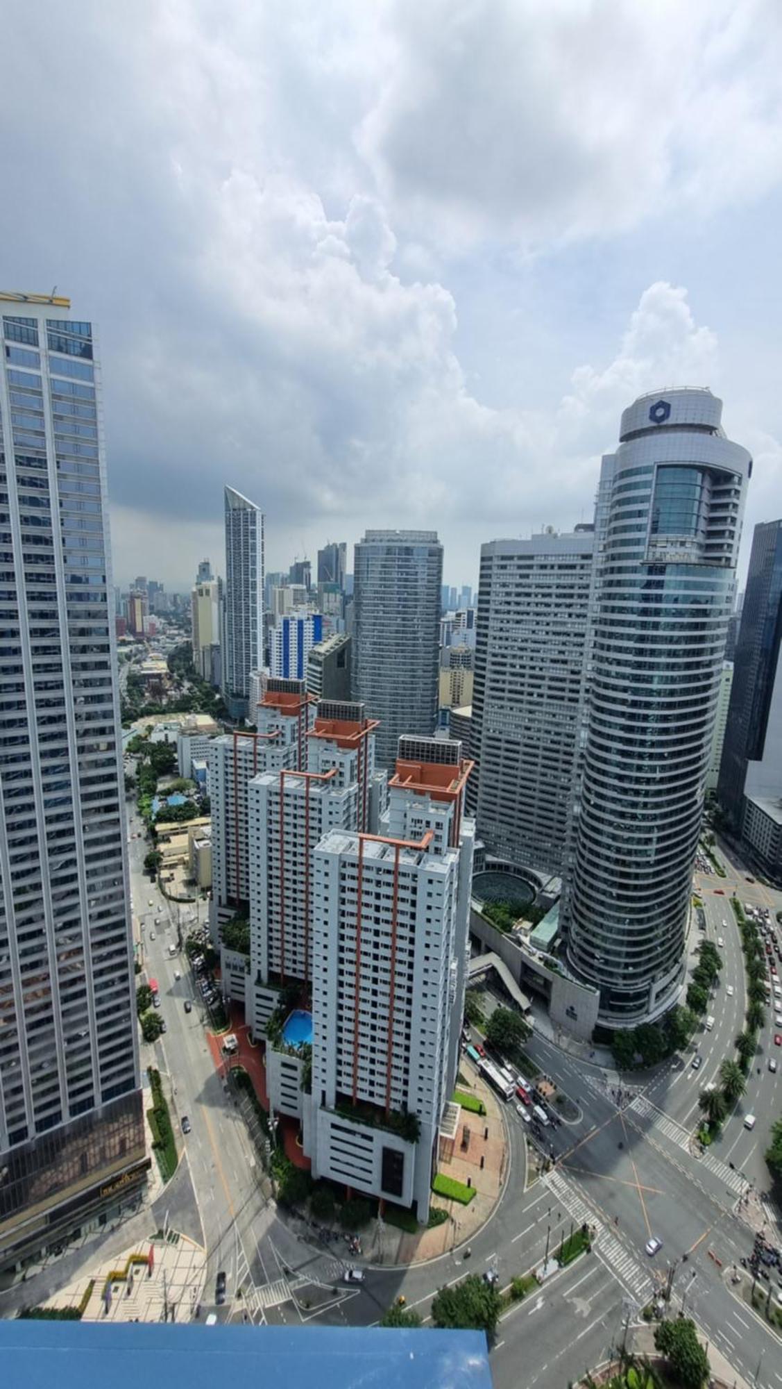 Center Makati Near Ayala Avenue, Smart Tv, Wifi *