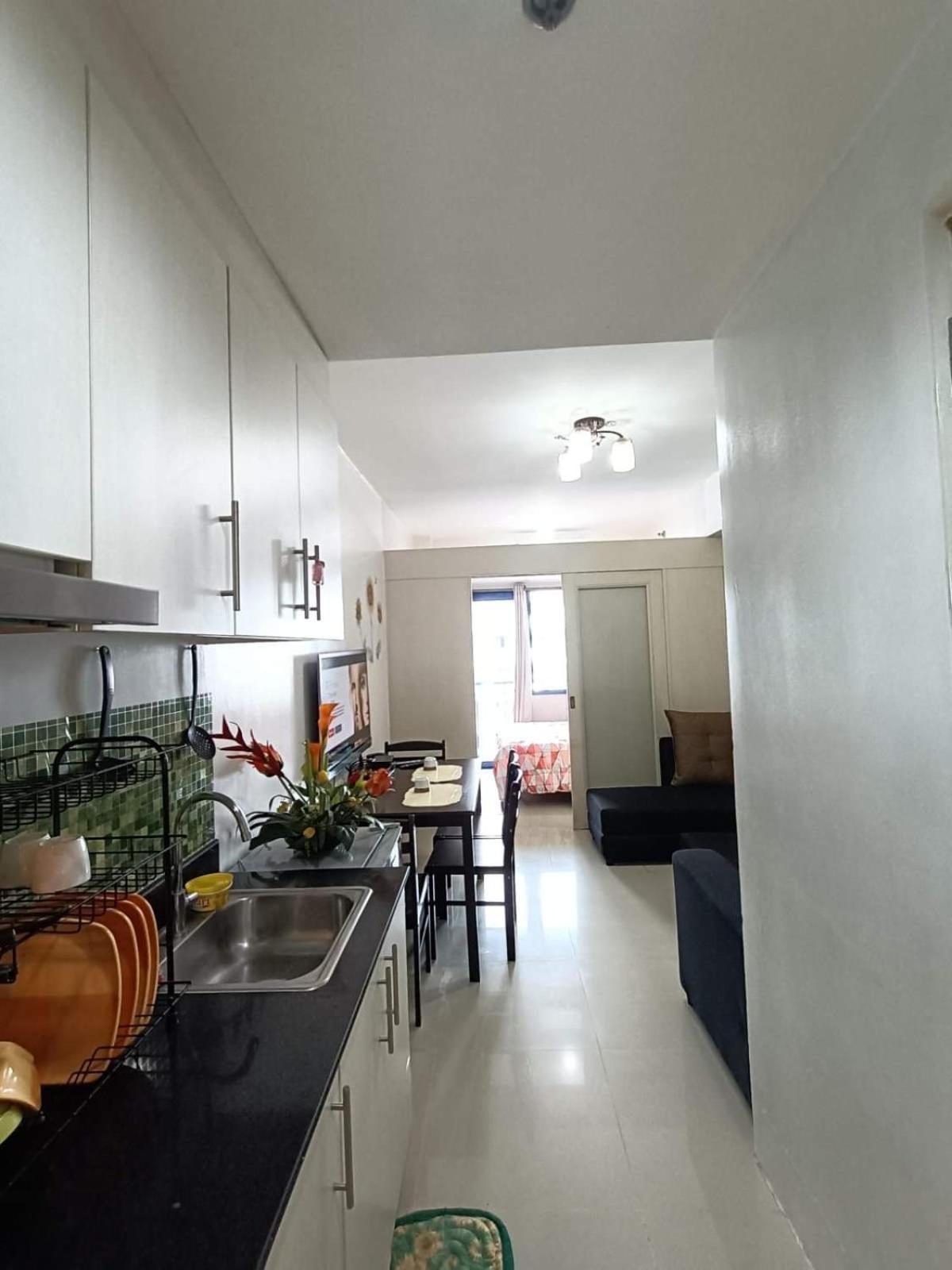 Jericho's Place At Sea Residences Apartment Manila