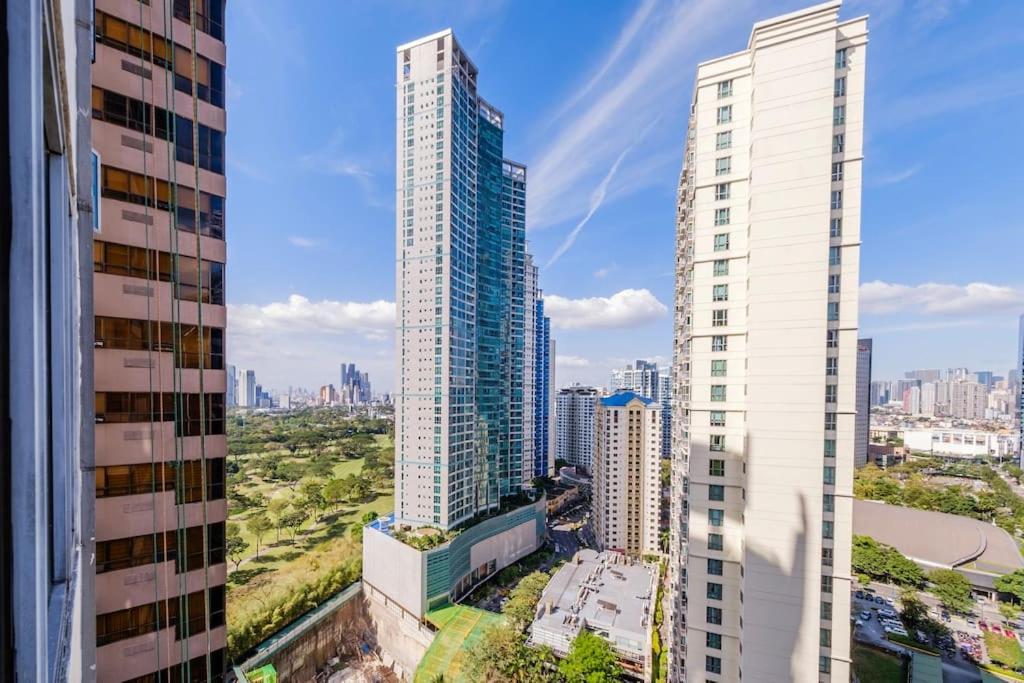 Stayhere Burgos Circle 1 Bedroom Avant@fort Gym Apartment Manila