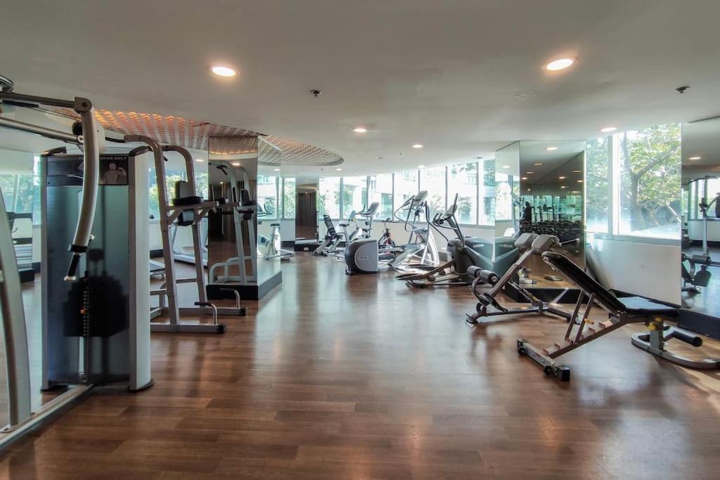 Stayhere Burgos Circle 1 Bedroom Avant@fort Gym Manila