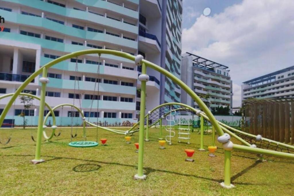 Cozy Penthouse I Wi-fi I Netflix L Pool * Manila