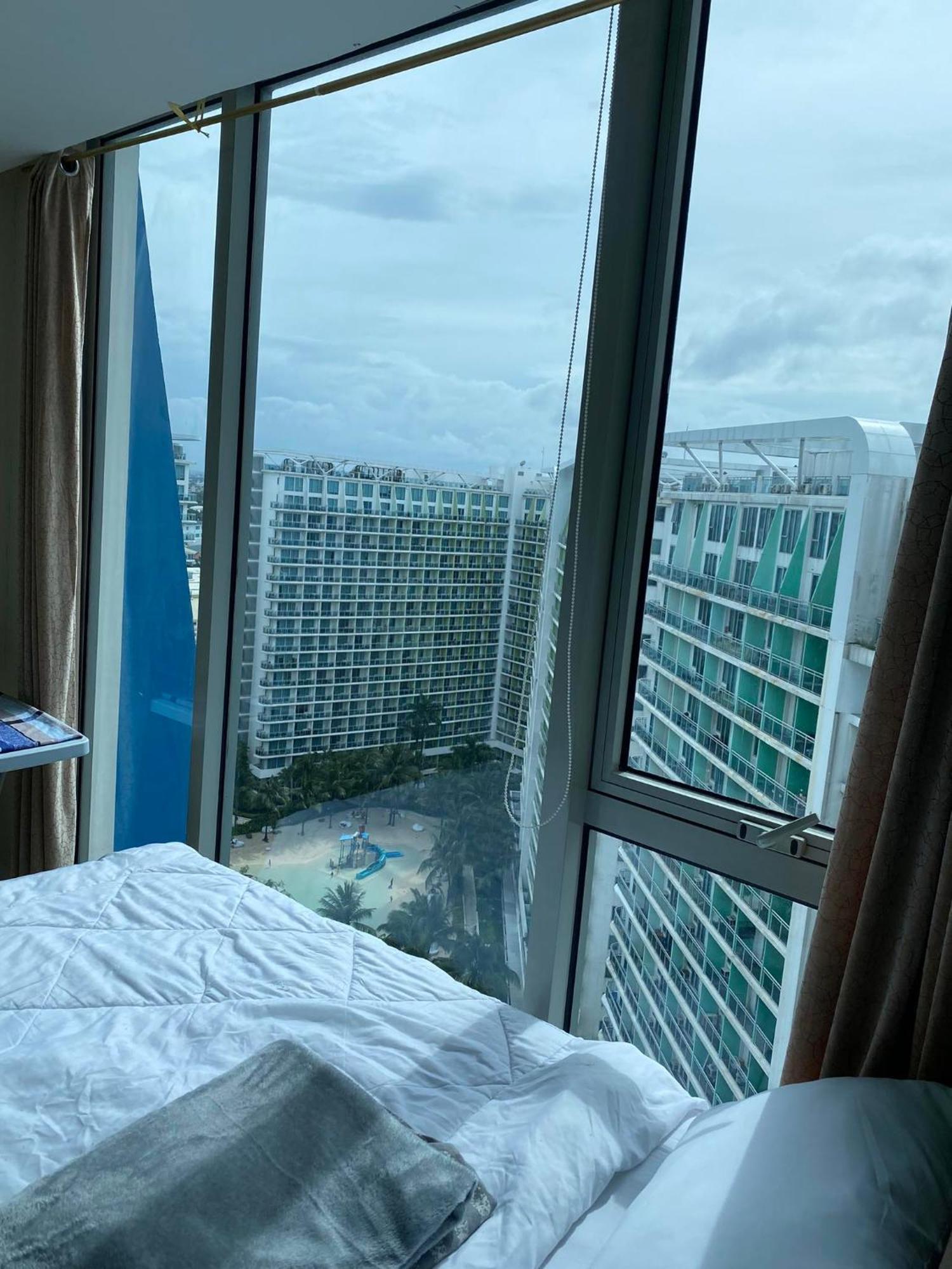 Quelson's Pad In Azure Beach Residences With Wave Pool Access Manila