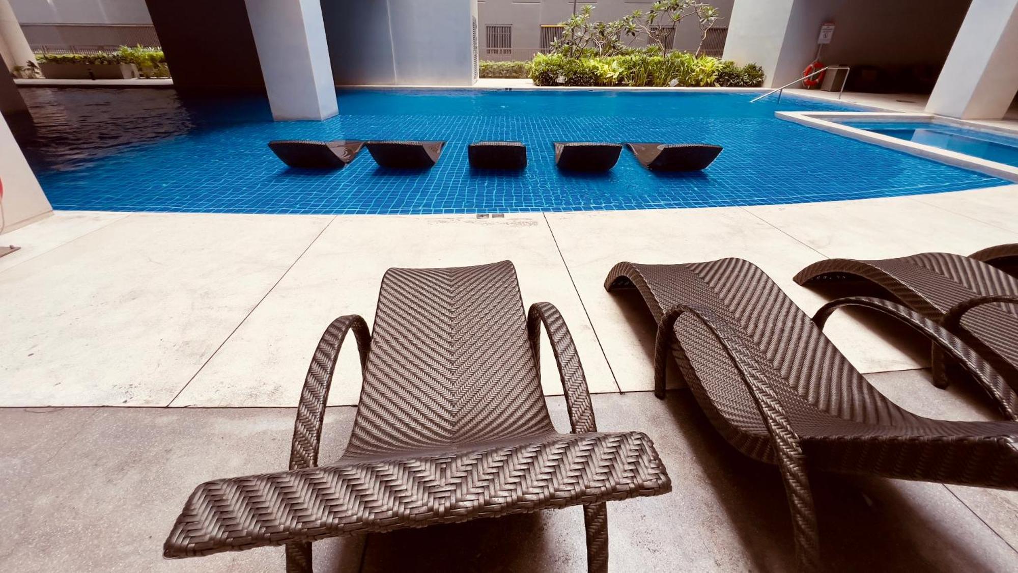 Urban Oasis: Prime With Airport Convenience