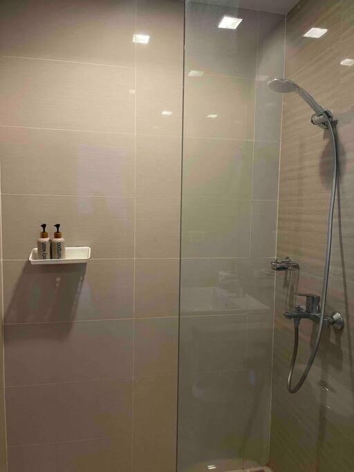 Apartment Tropical 1br Uptown Parksuites Bgc, 200mbps Smart Tv Manila