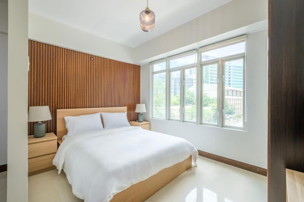 Modern Stylish In Stamford Mckinley Wi-fi Apartment Manila
