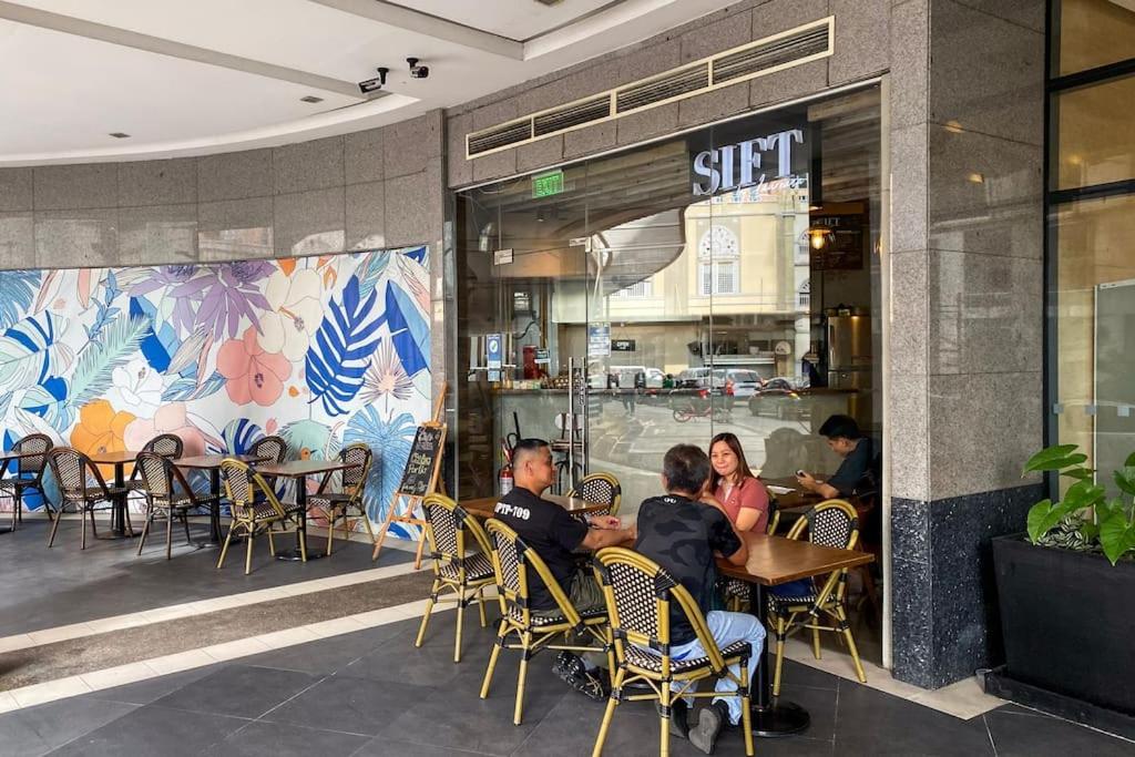 Modern Stylish In Stamford Mckinley Wi-fi Apartment Manila