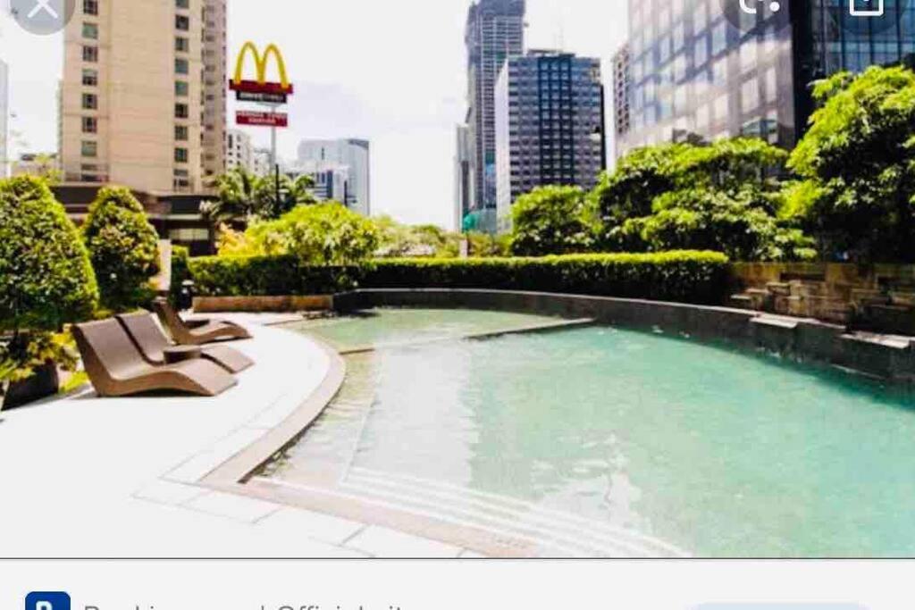 Apartment Bgc Hotel-like Staycation/workcation With A View