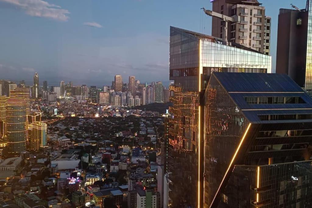 Stayhere Penthouse Executive 3br In Vibrant Makati *