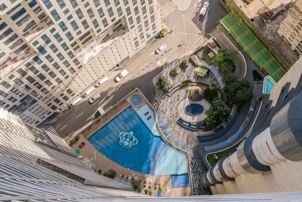 Stayhere Penthouse Executive 3br In Vibrant Makati Apartment *