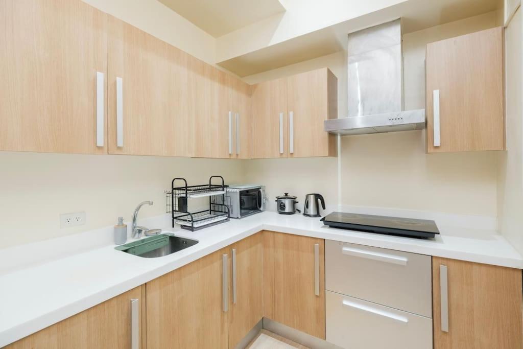 Stayhere Penthouse Executive 3br In Vibrant Makati *