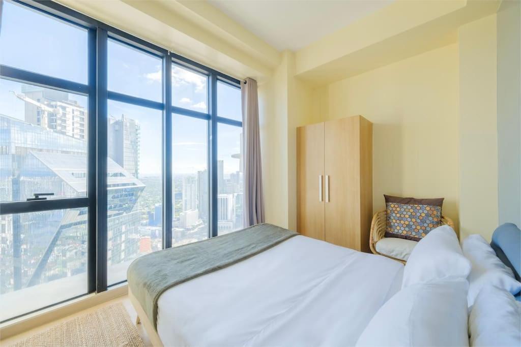 Stayhere Penthouse Executive 3br In Vibrant Makati Manila