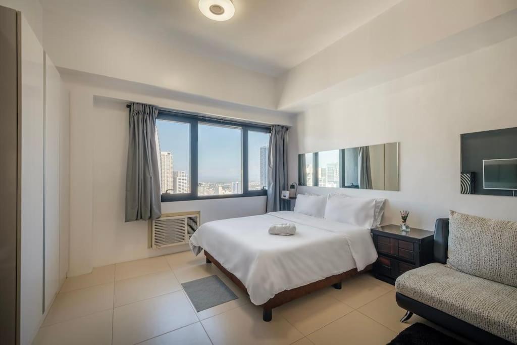 Stayhere Bgc Studio For Business Icon Plaza Bgc Apartment