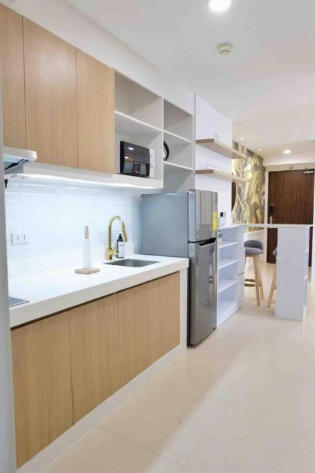 Apartment Seibu Tower Bgc Tropical With Parking