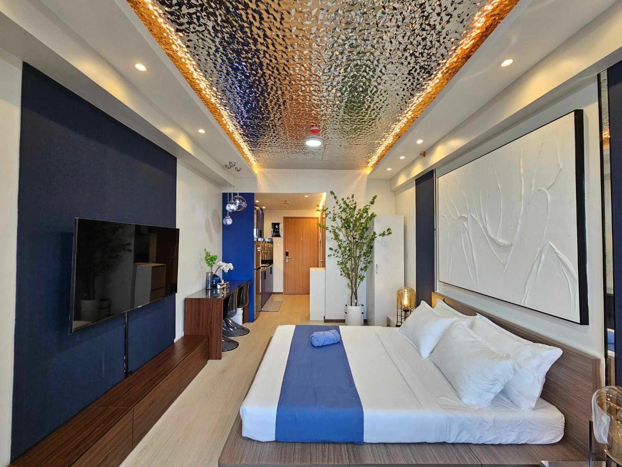 Deluxe Executive Corner Unit In Makati *