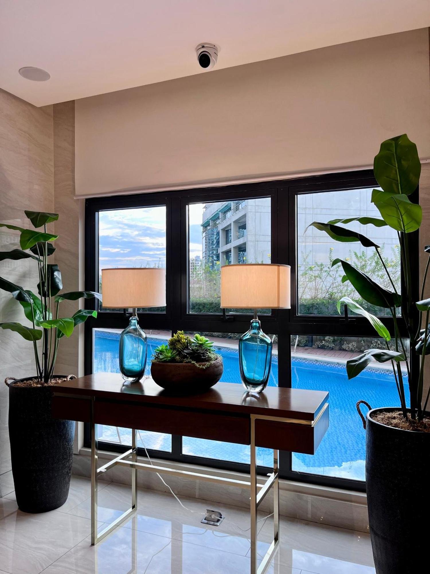 Apartment Deluxe Executive Corner Unit In Makati *