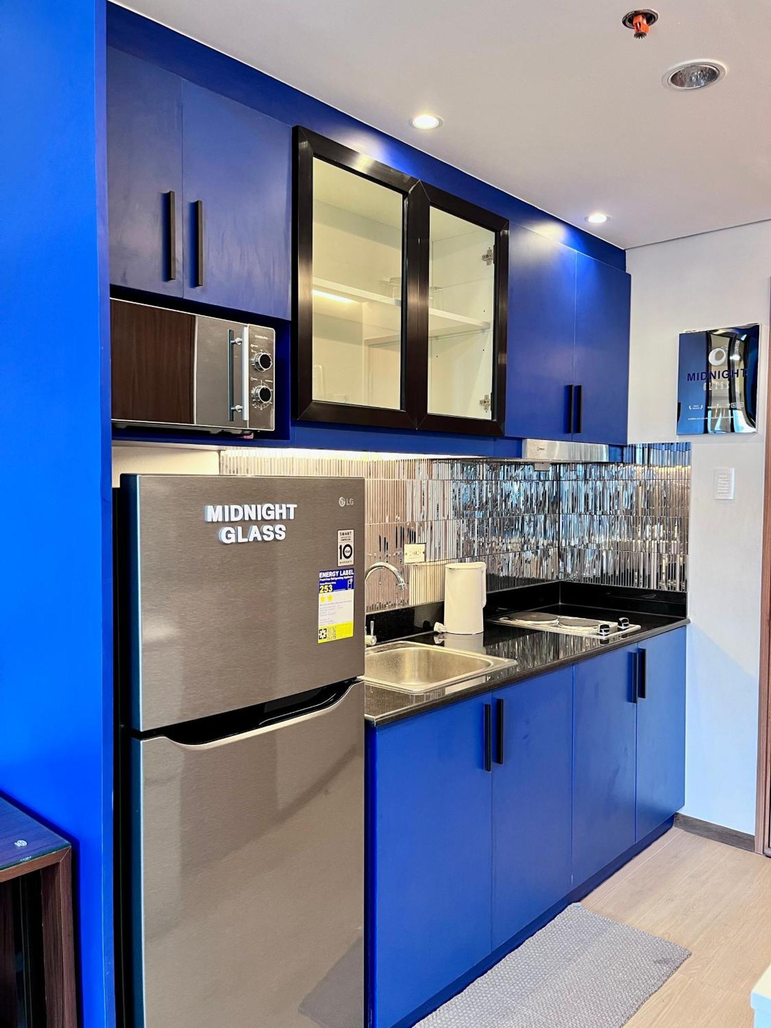 Deluxe Executive Corner Unit In Makati Apartment Manila